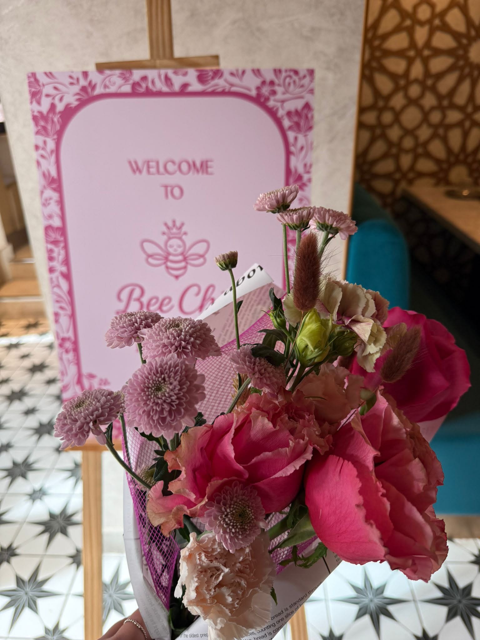 Bee Chic Moment 6